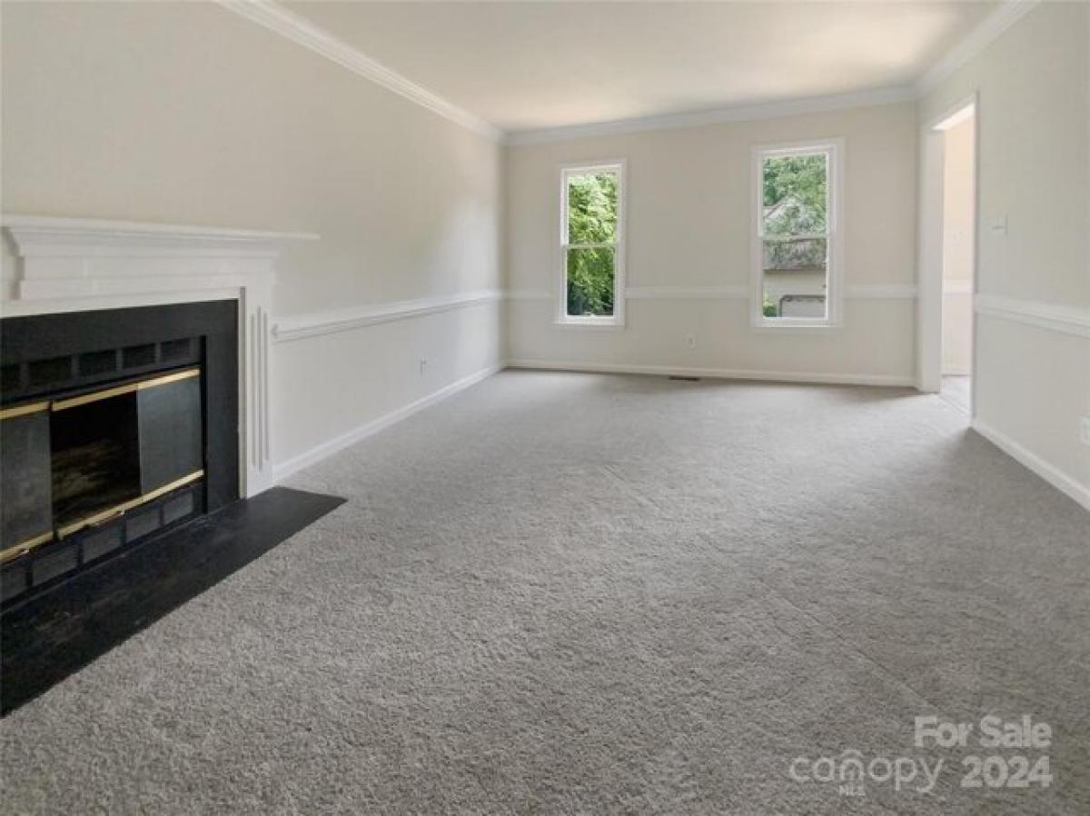 Picture of Home For Sale in Charlotte, North Carolina, United States