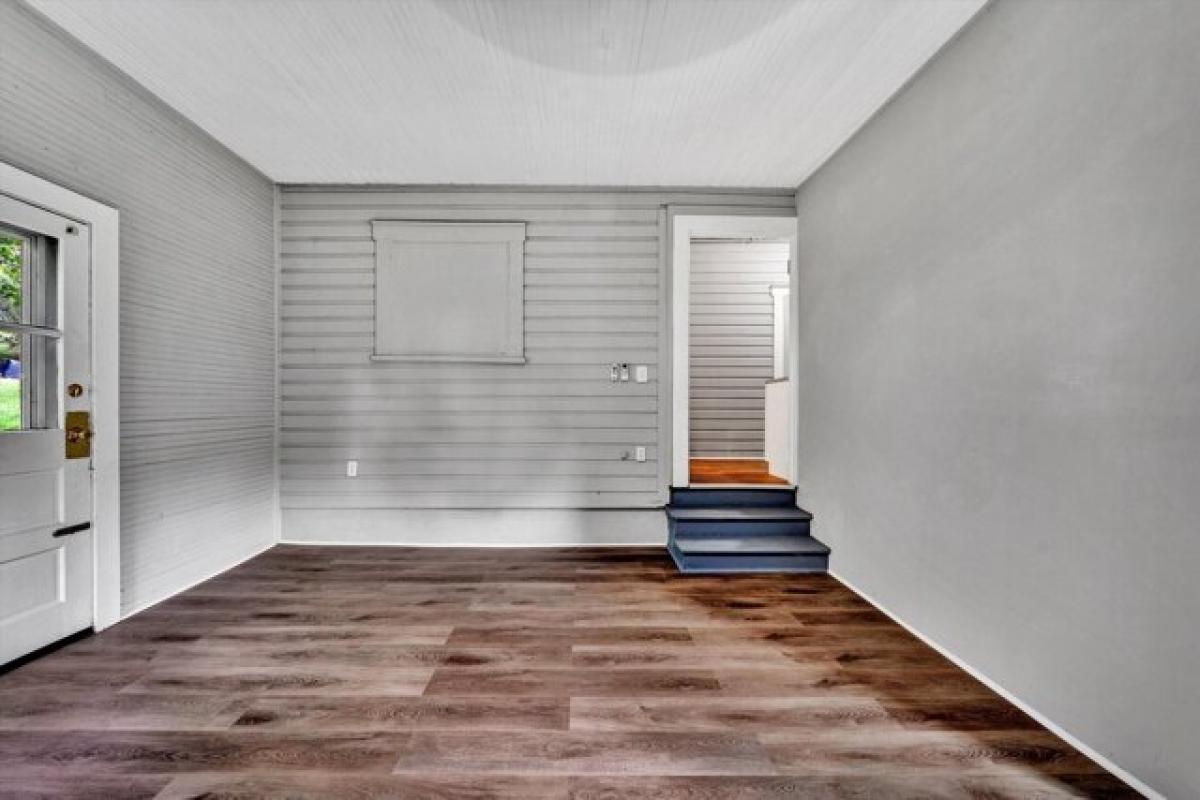 Picture of Home For Sale in Vinton, Virginia, United States