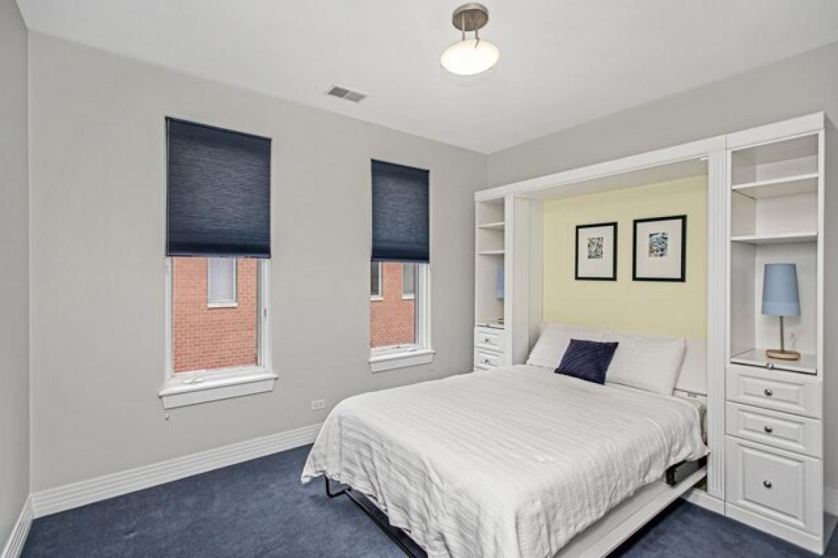 Picture of Home For Sale in Chicago, Illinois, United States