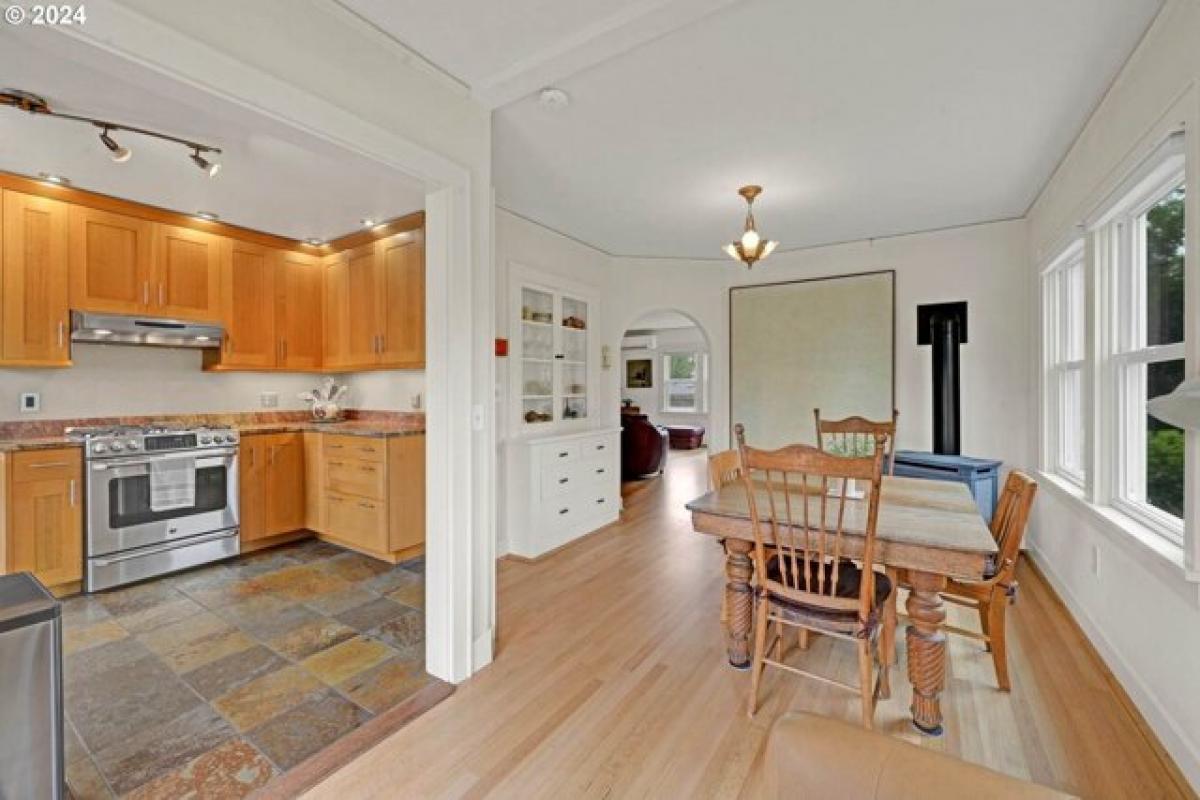 Picture of Home For Sale in Eugene, Oregon, United States