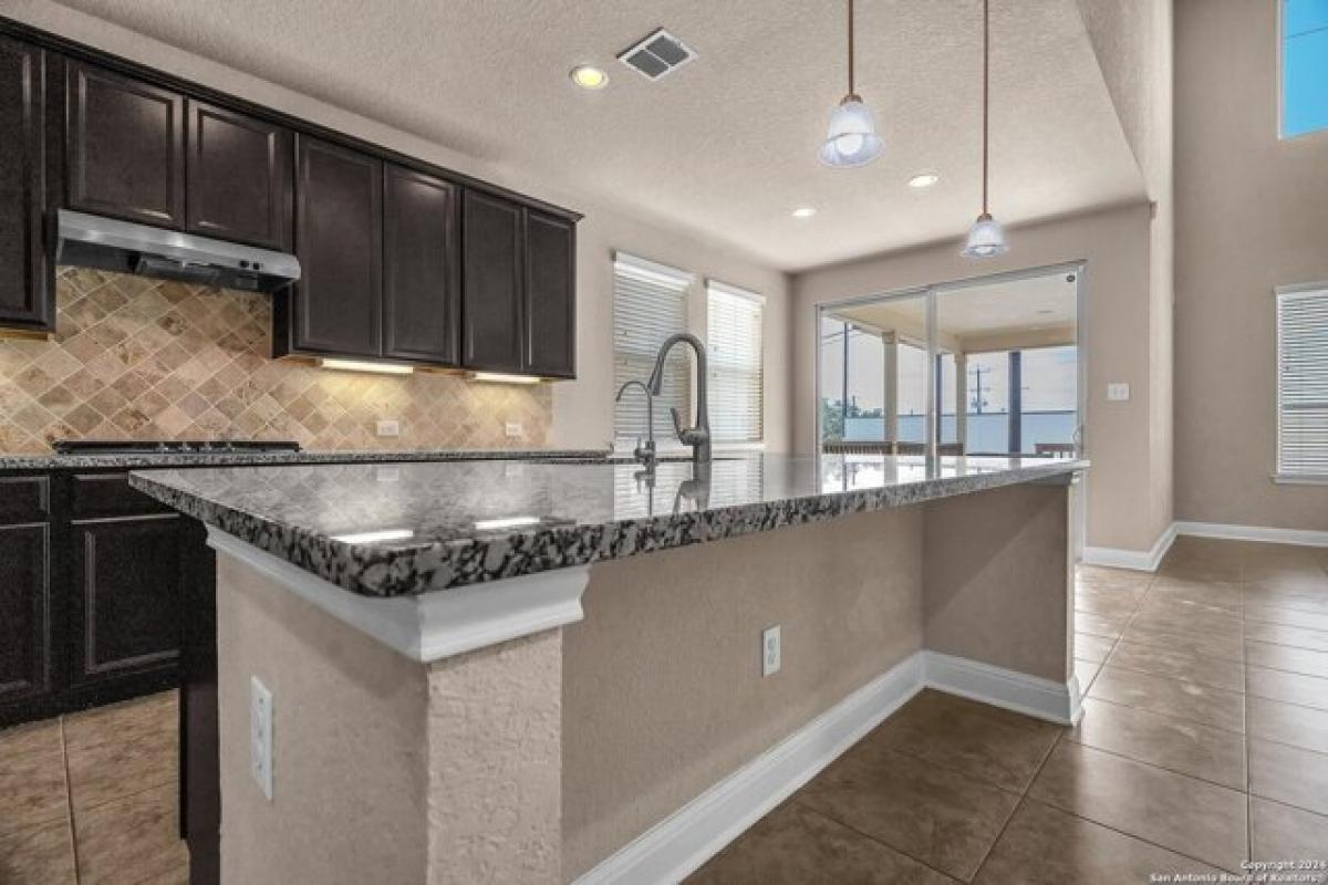 Picture of Home For Sale in San Antonio, Texas, United States