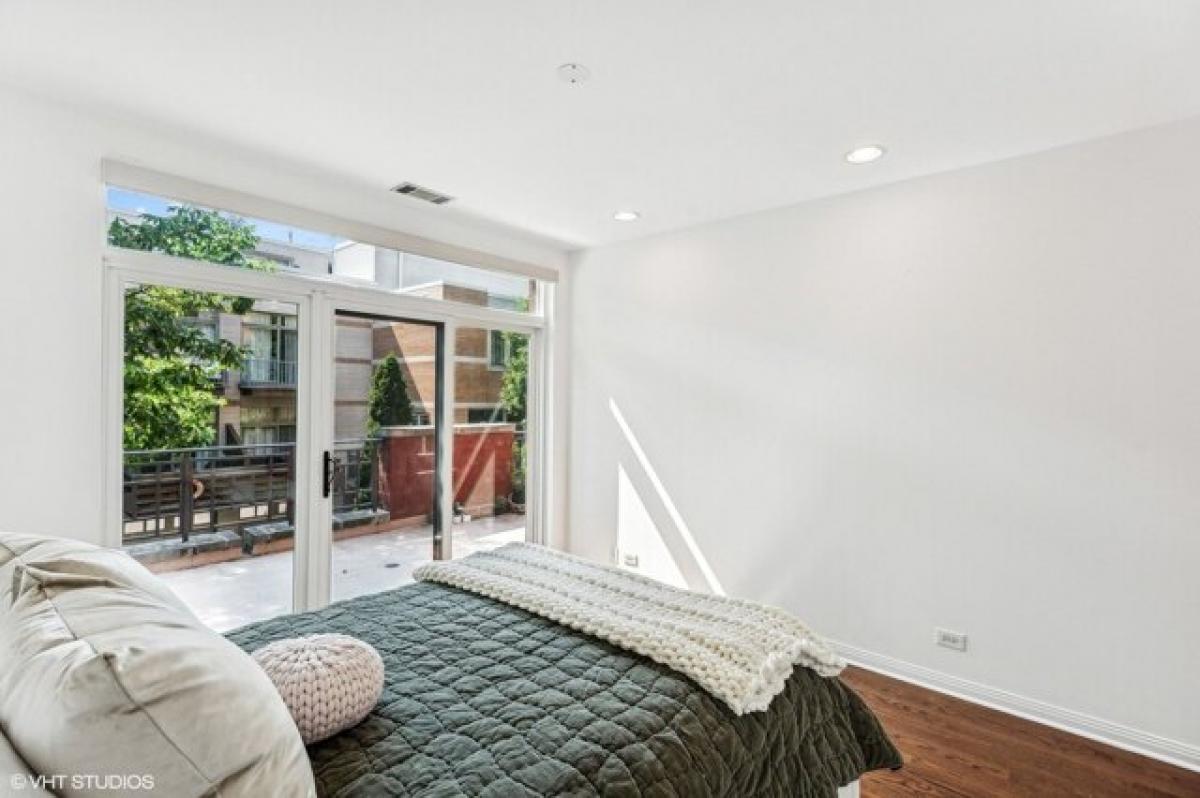 Picture of Home For Sale in Chicago, Illinois, United States