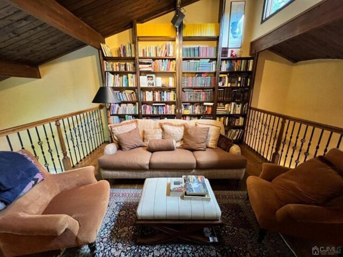 Picture of Home For Sale in East Brunswick, New Jersey, United States