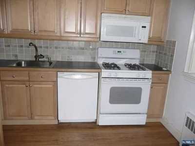 Home For Sale in Fort Lee, New Jersey