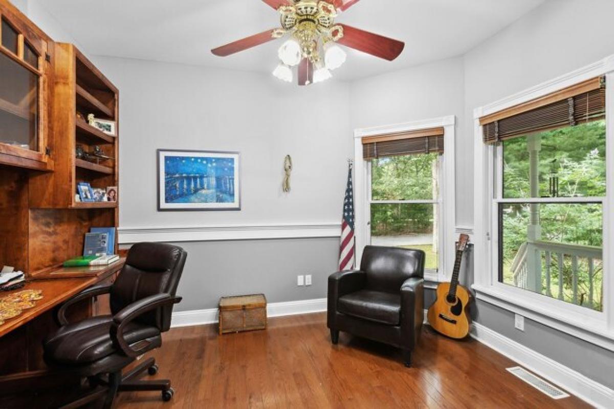 Picture of Home For Sale in East Hampton, New York, United States