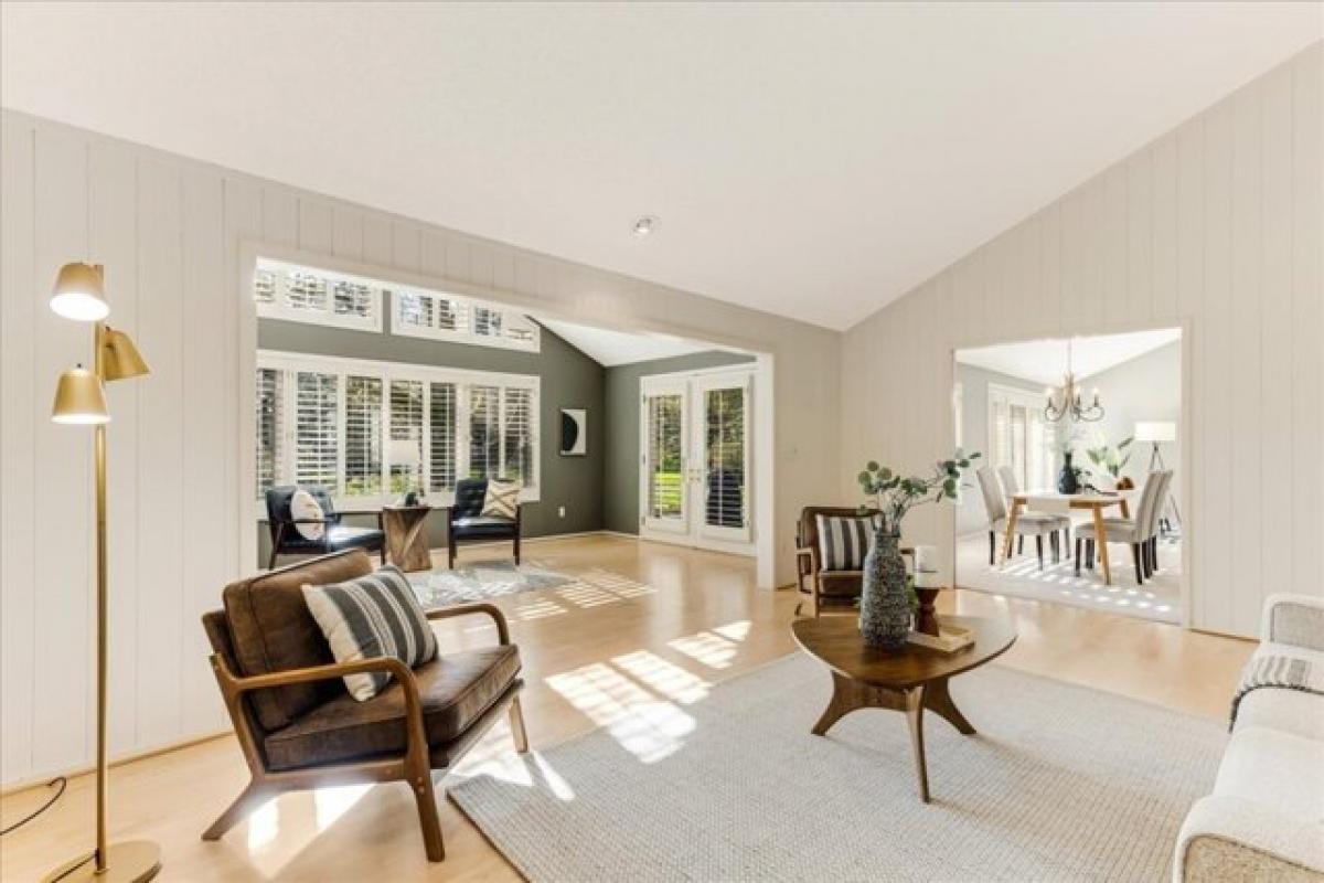 Picture of Home For Sale in Lake Oswego, Oregon, United States