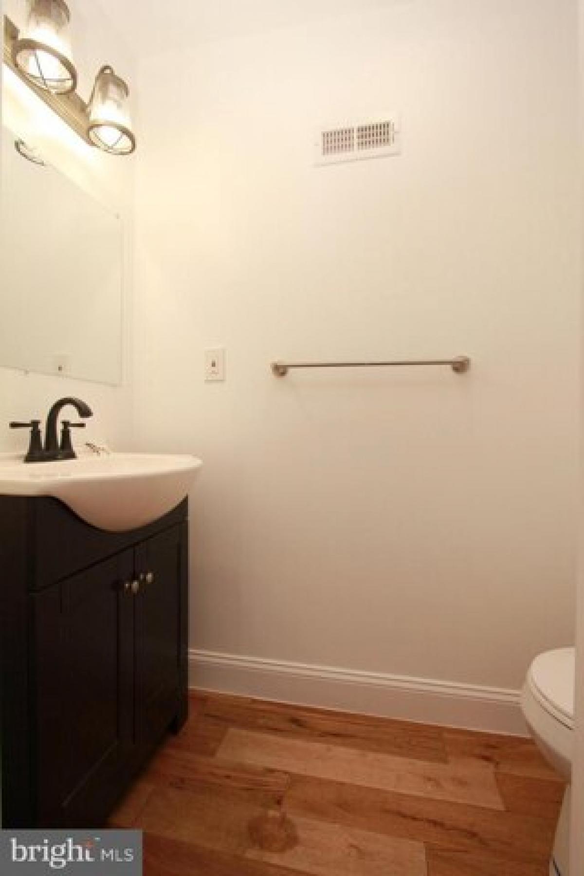 Picture of Home For Sale in Philadelphia, Pennsylvania, United States