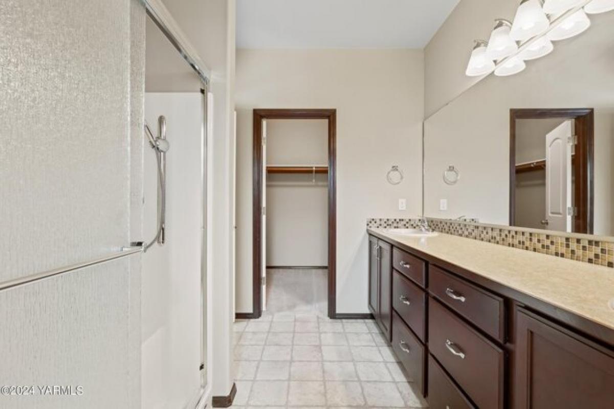 Picture of Home For Sale in Yakima, Washington, United States