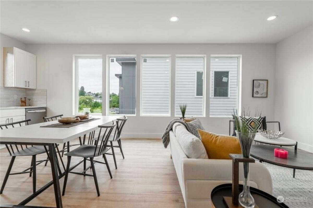 Picture of Home For Sale in Seattle, Washington, United States