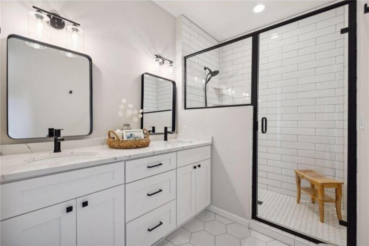 Picture of Home For Sale in Maple Grove, Minnesota, United States