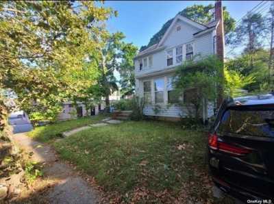 Home For Sale in Great Neck, New York