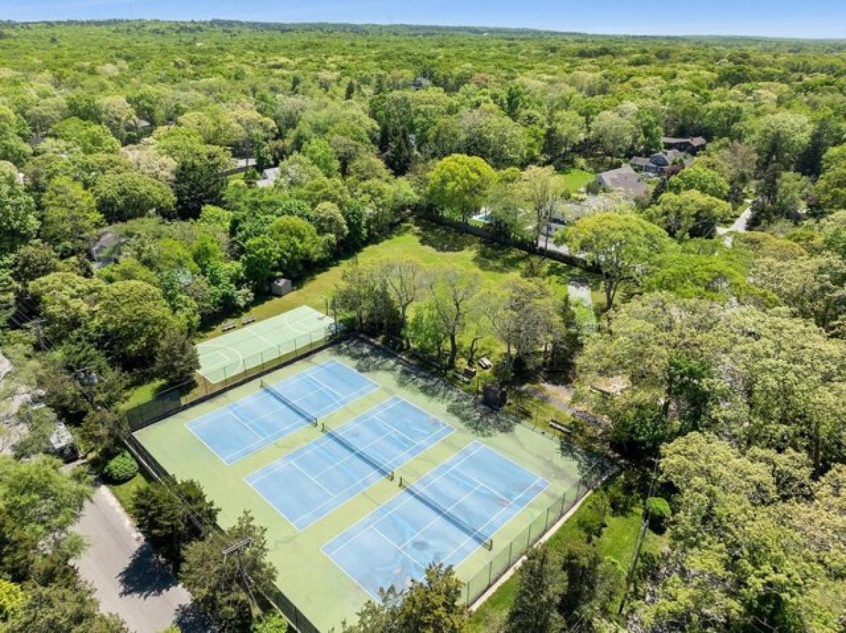 Picture of Home For Sale in Southampton, New York, United States