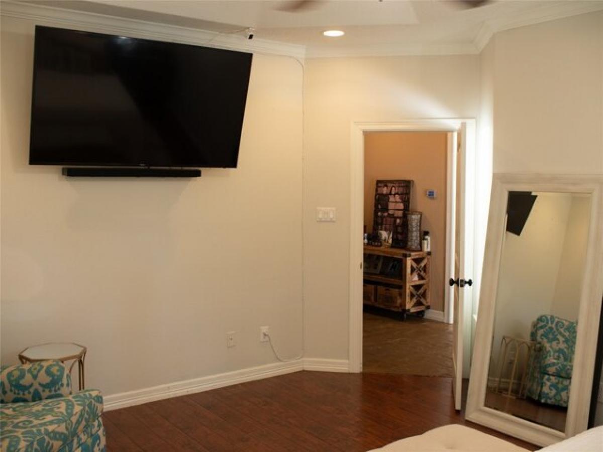 Picture of Home For Sale in Montgomery, Texas, United States