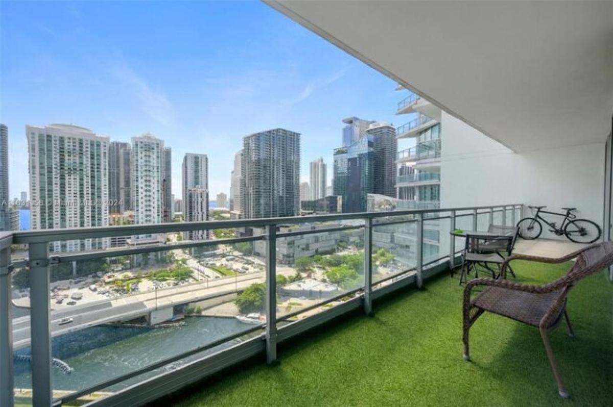 Picture of Home For Sale in Miami, Florida, United States