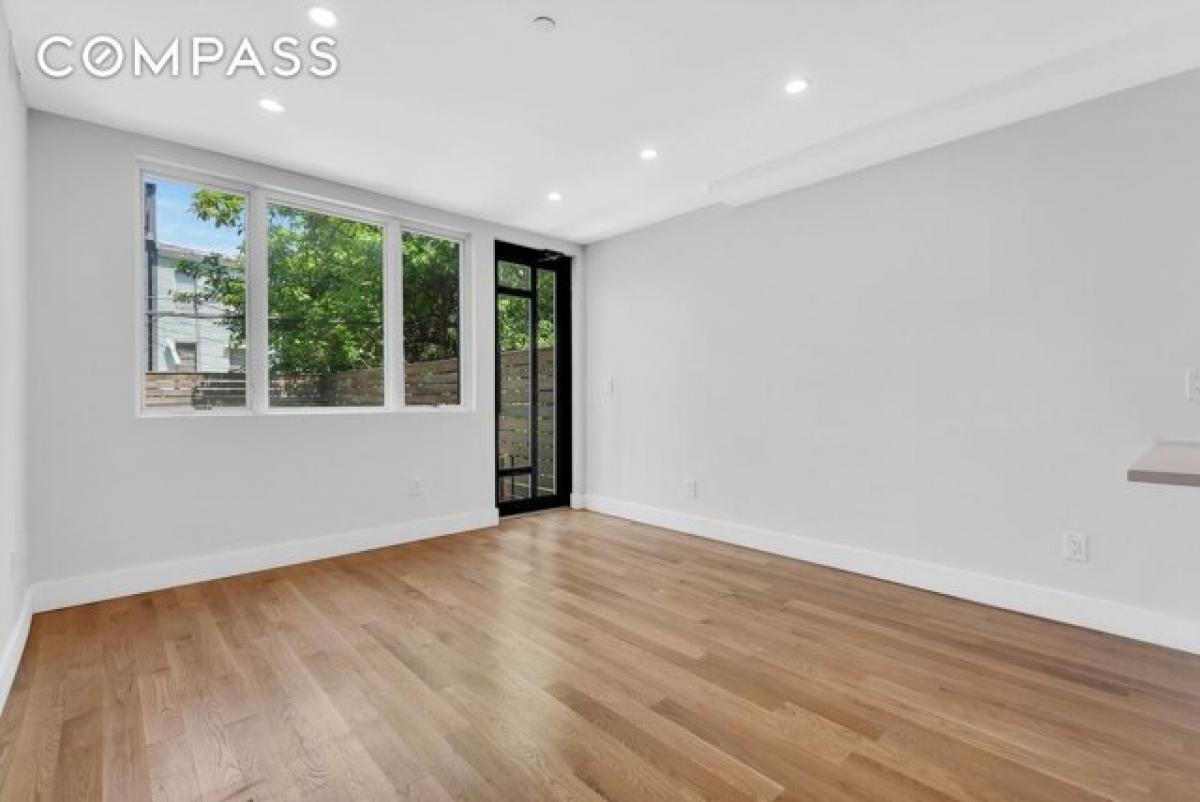 Picture of Home For Sale in Brooklyn, New York, United States