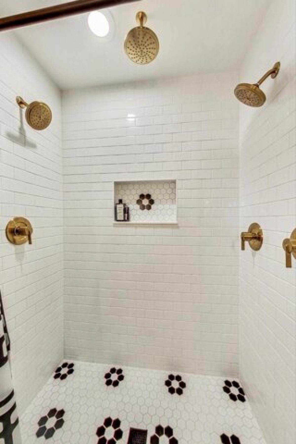 Picture of Home For Sale in Chicago, Illinois, United States