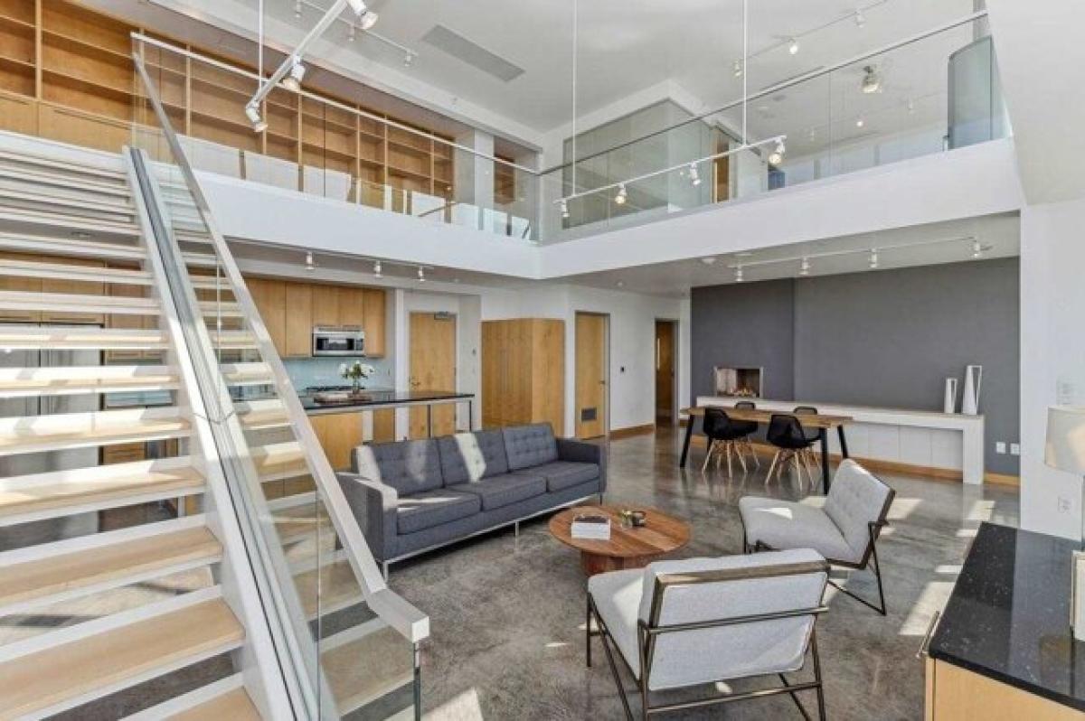 Picture of Home For Sale in Iowa City, Iowa, United States