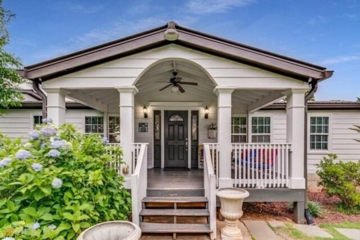 Picture of Home For Sale in Cumming, Georgia, United States