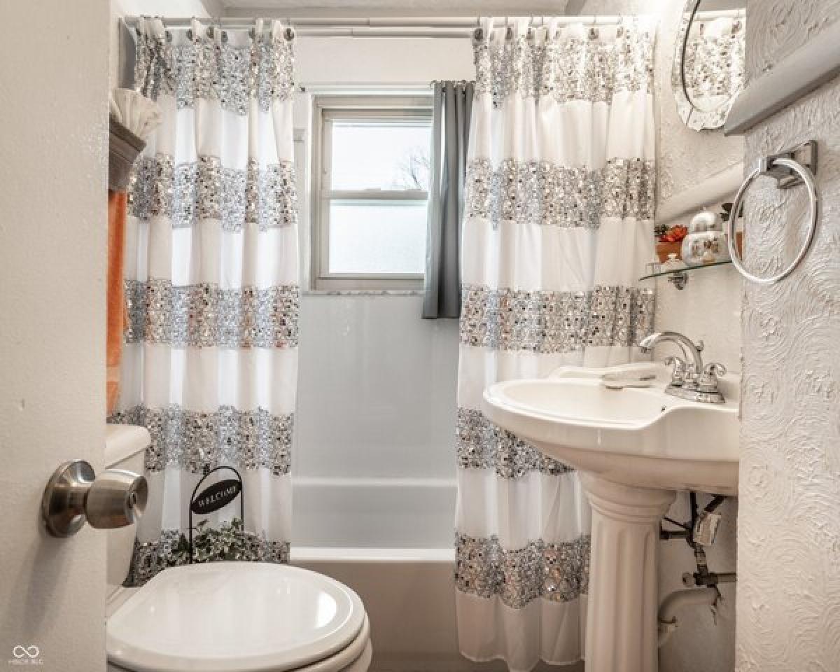 Picture of Home For Sale in Indianapolis, Indiana, United States