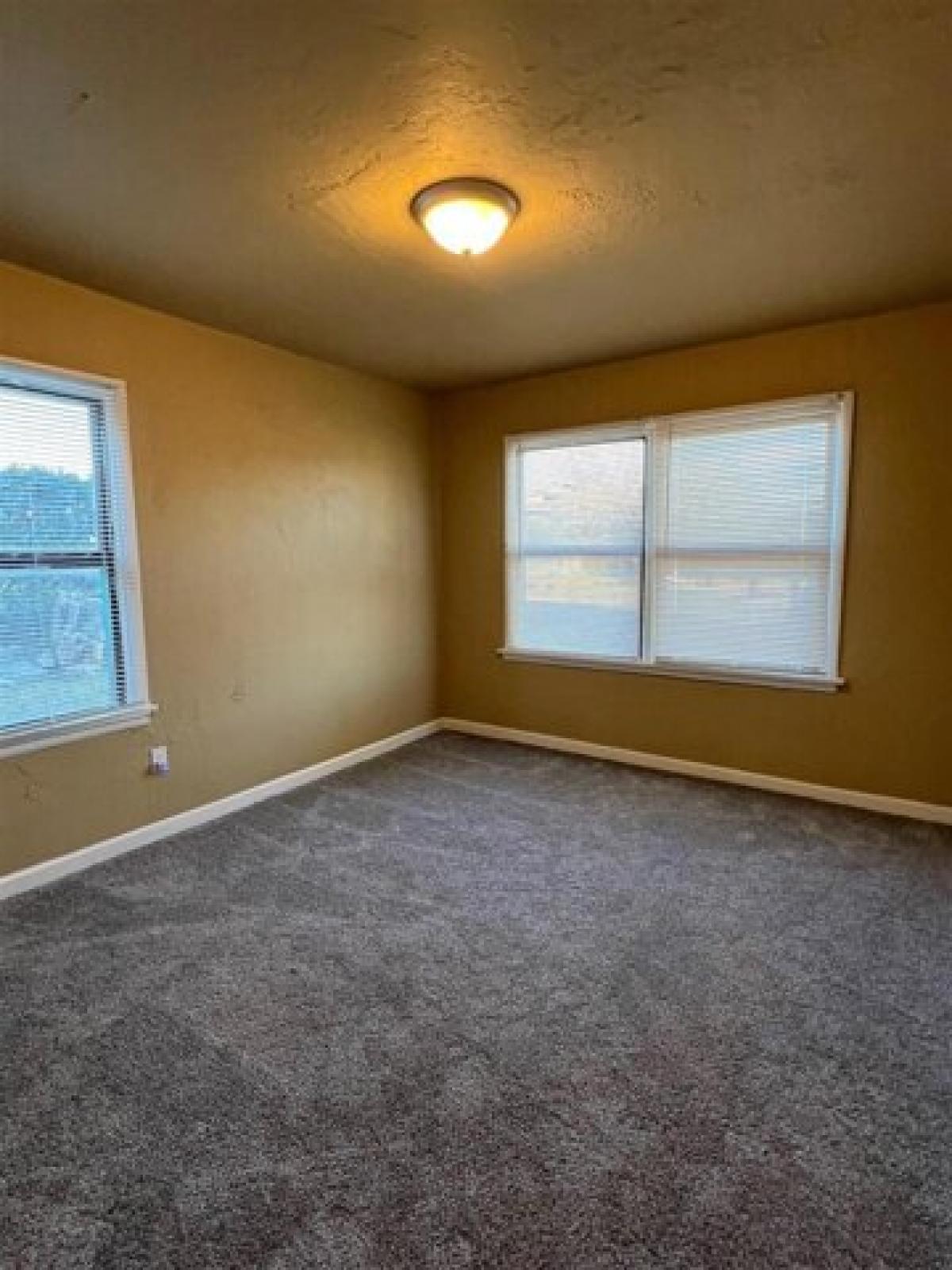 Picture of Home For Sale in Lawton, Oklahoma, United States