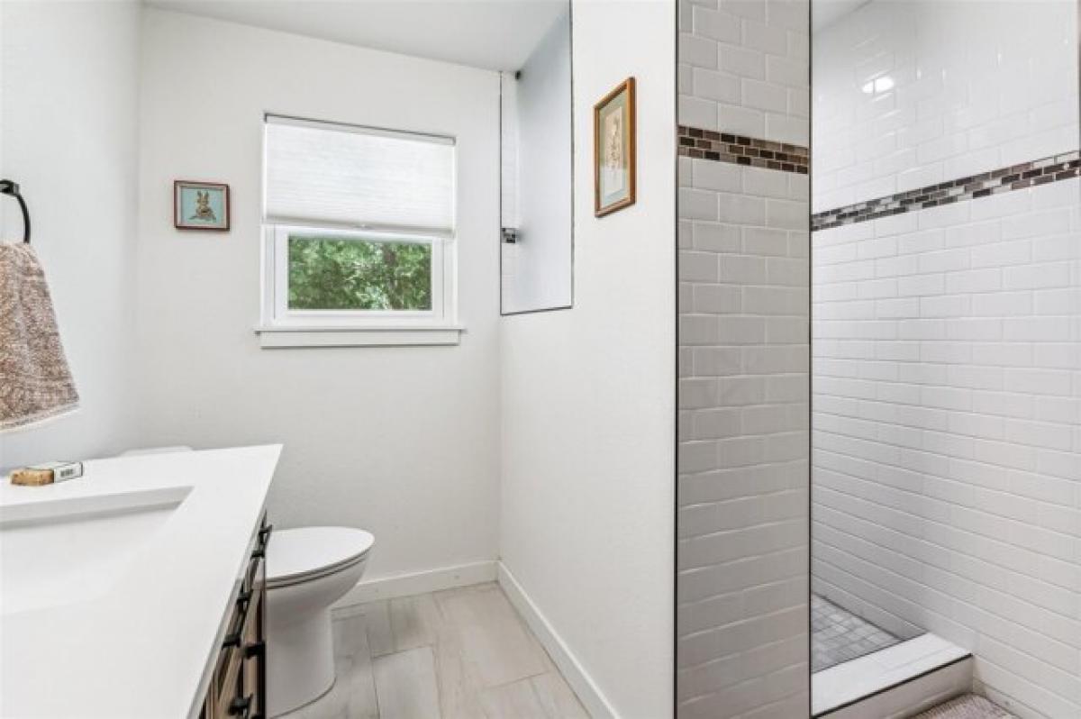 Picture of Home For Sale in Granbury, Texas, United States