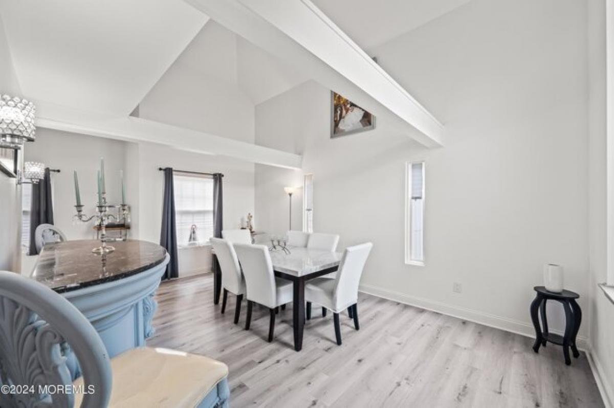 Picture of Home For Sale in Freehold, New Jersey, United States