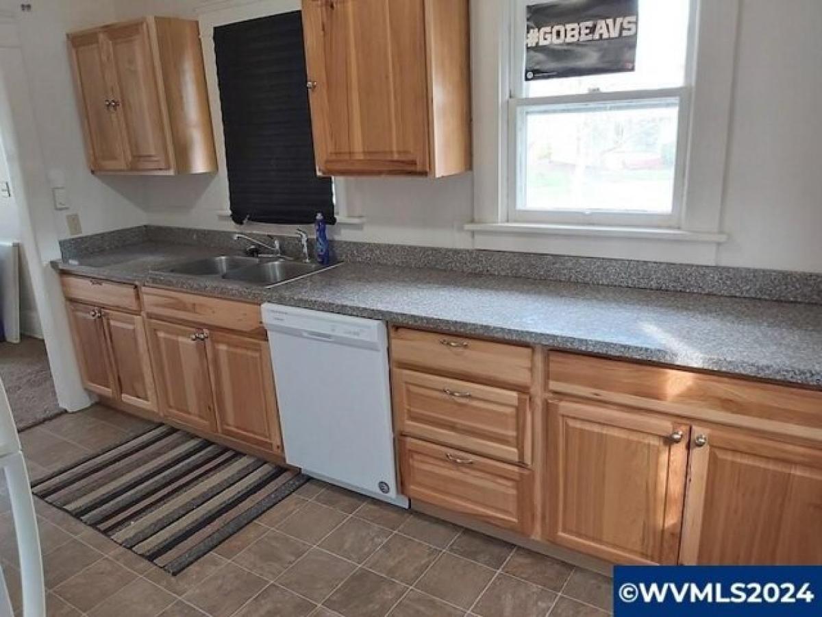 Picture of Home For Sale in Corvallis, Oregon, United States