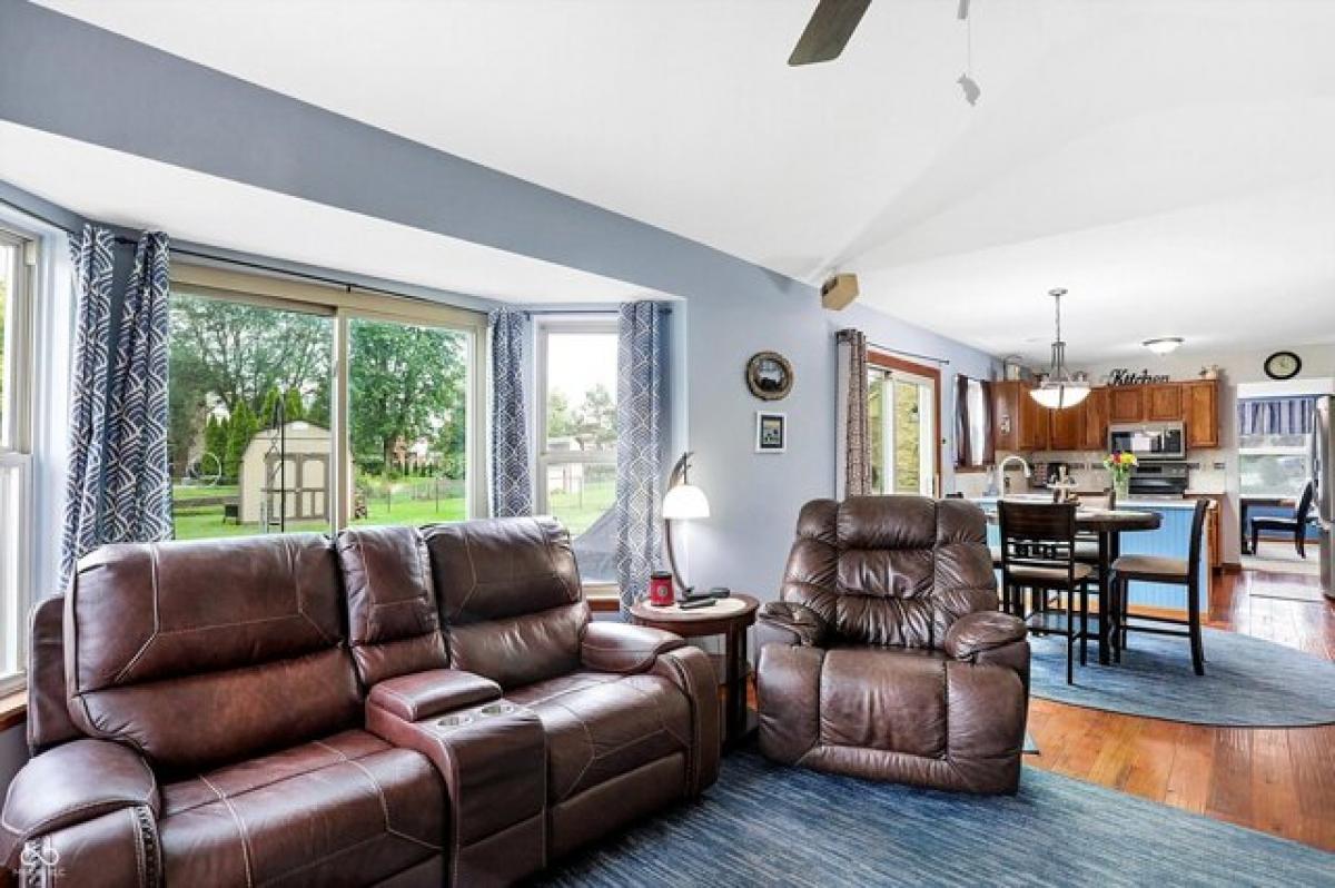 Picture of Home For Sale in Indianapolis, Indiana, United States