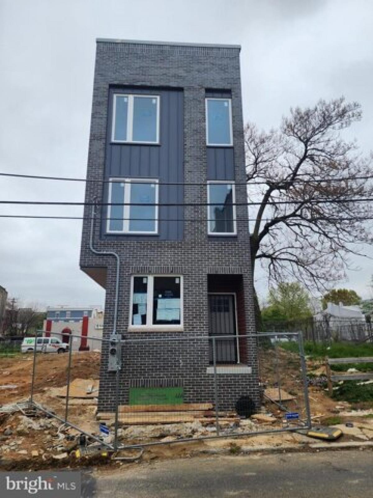 Picture of Home For Sale in Philadelphia, Pennsylvania, United States