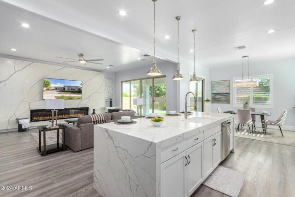 Picture of Home For Sale in Surprise, Arizona, United States