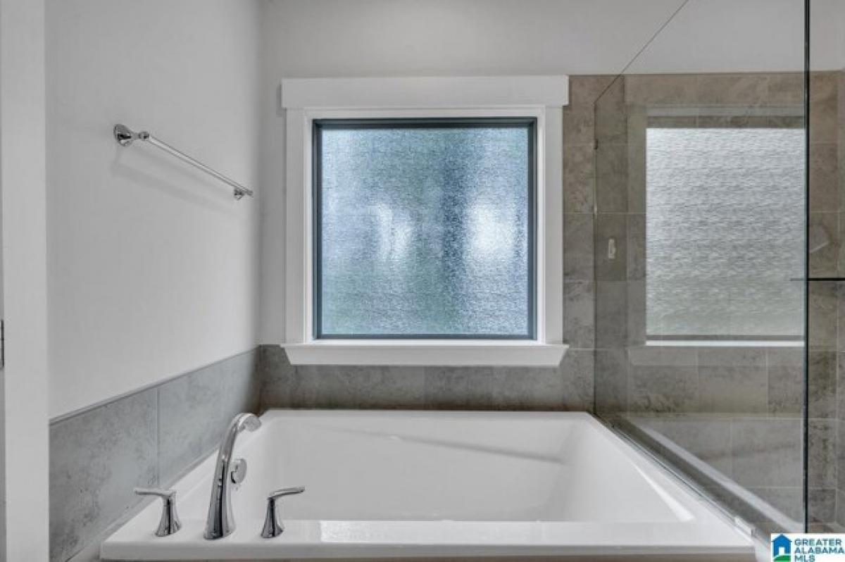 Picture of Home For Sale in Cullman, Alabama, United States