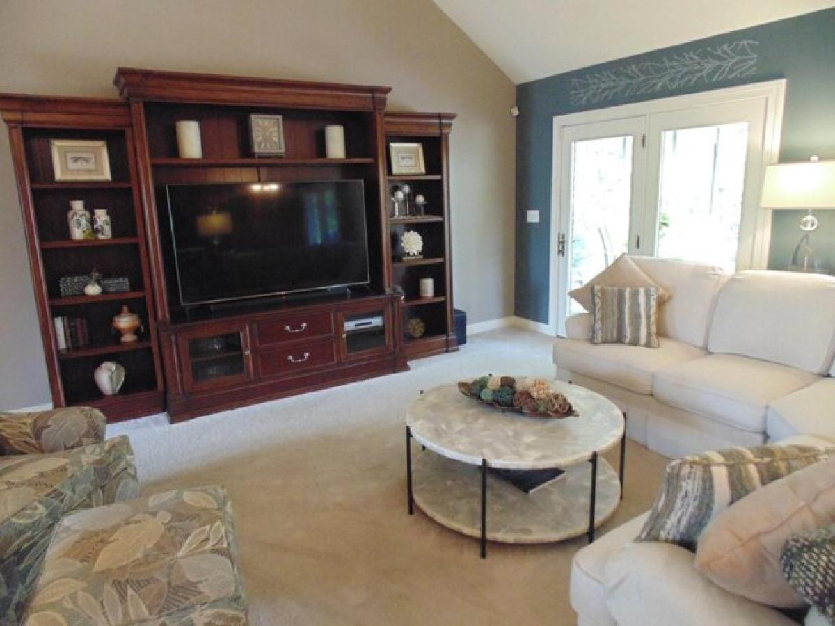 Picture of Home For Sale in Crown Point, Indiana, United States