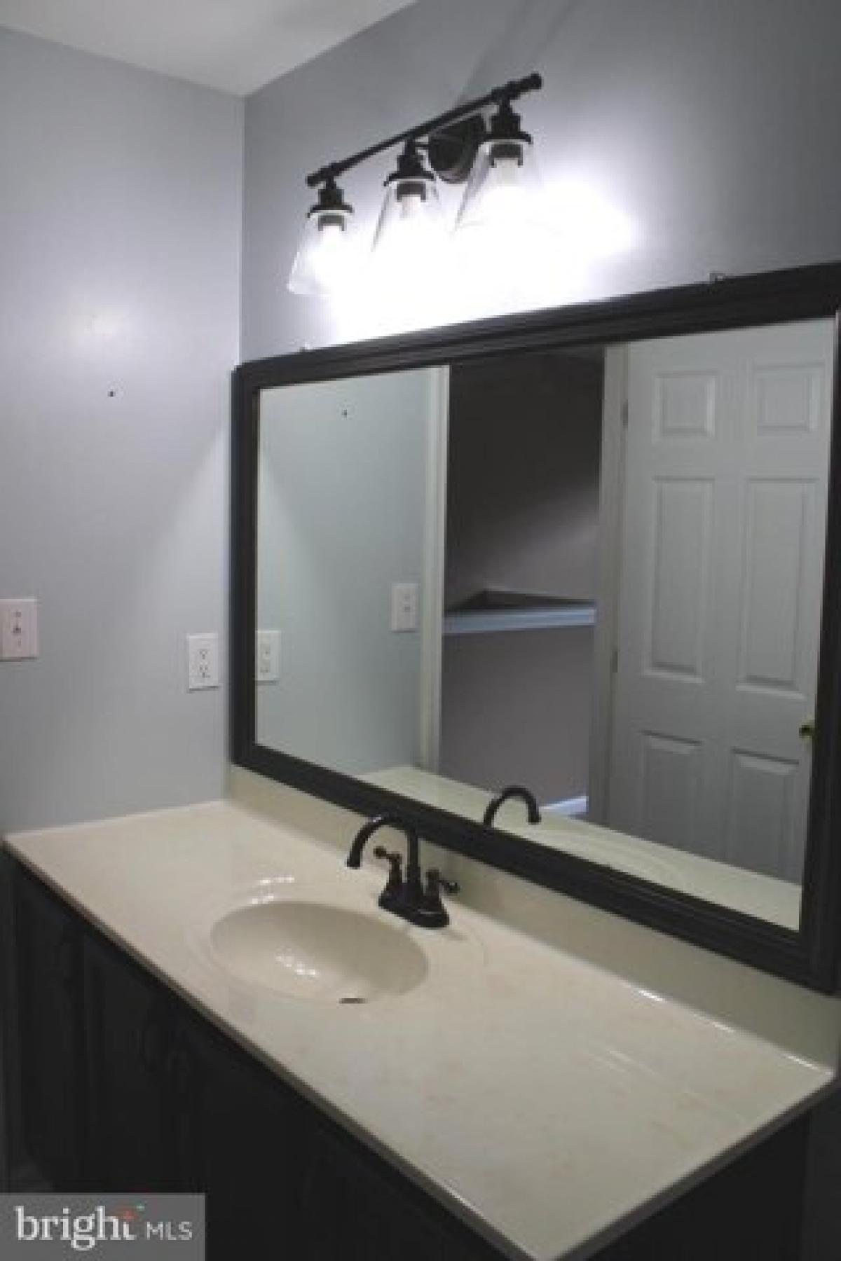 Picture of Home For Sale in Egg Harbor Township, New Jersey, United States