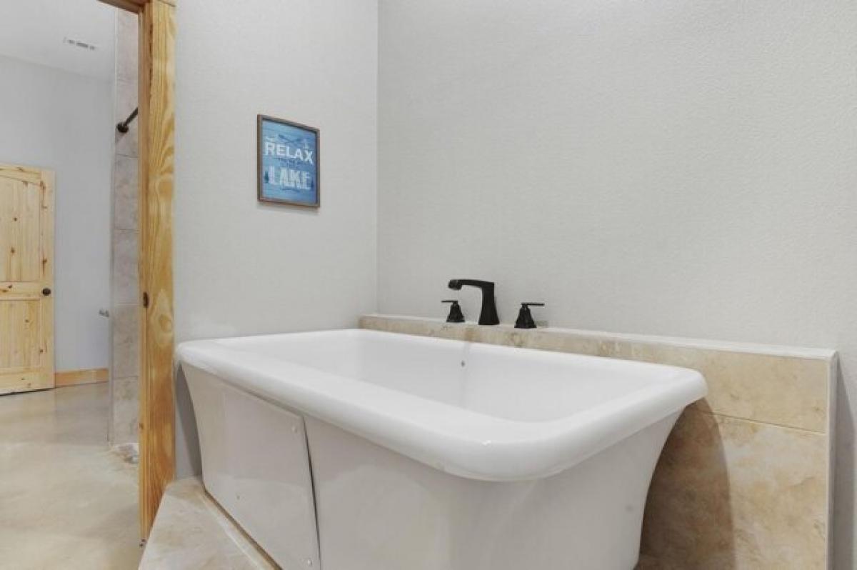 Picture of Home For Sale in Brookeland, Texas, United States