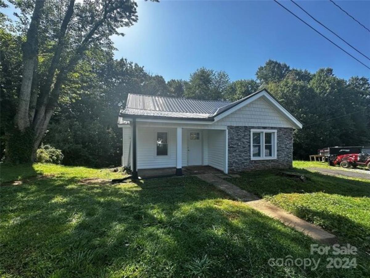 Picture of Home For Sale in Spruce Pine, North Carolina, United States