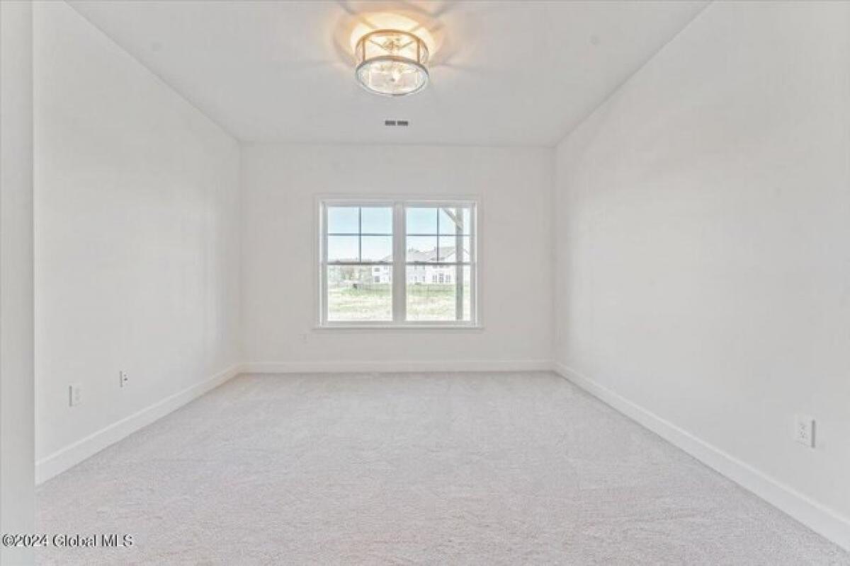 Picture of Home For Sale in Cohoes, New York, United States