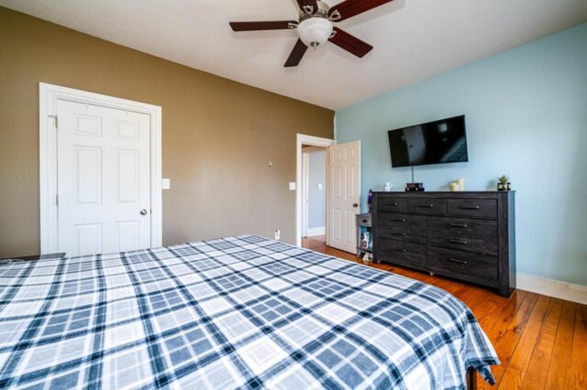 Picture of Home For Sale in Dowagiac, Michigan, United States