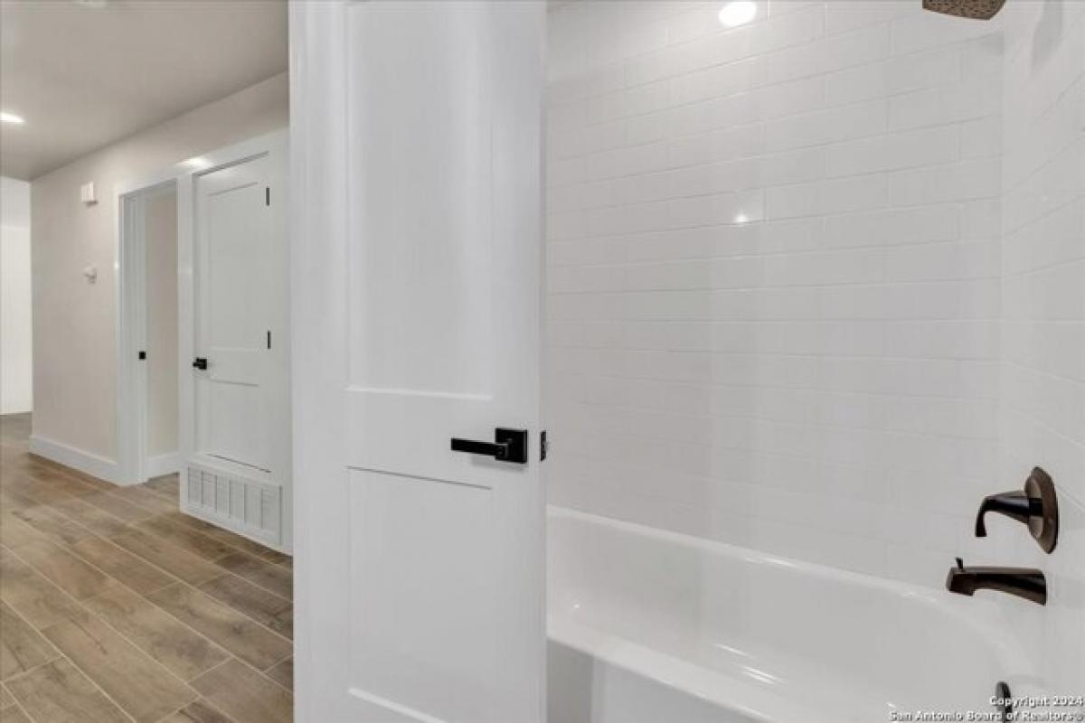 Picture of Home For Sale in Marion, Texas, United States