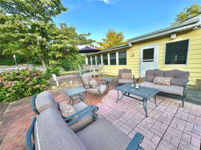Home For Sale in Dix Hills, New York