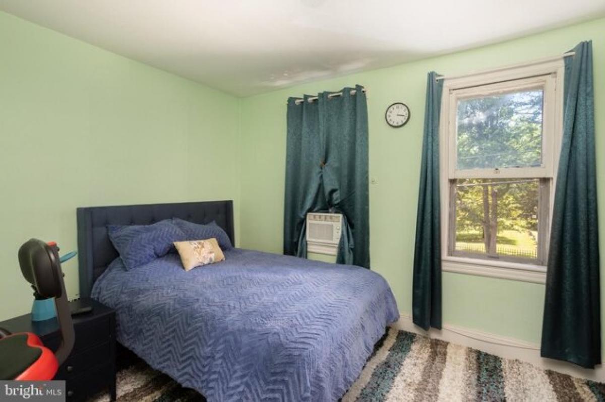 Picture of Home For Sale in Burlington, New Jersey, United States