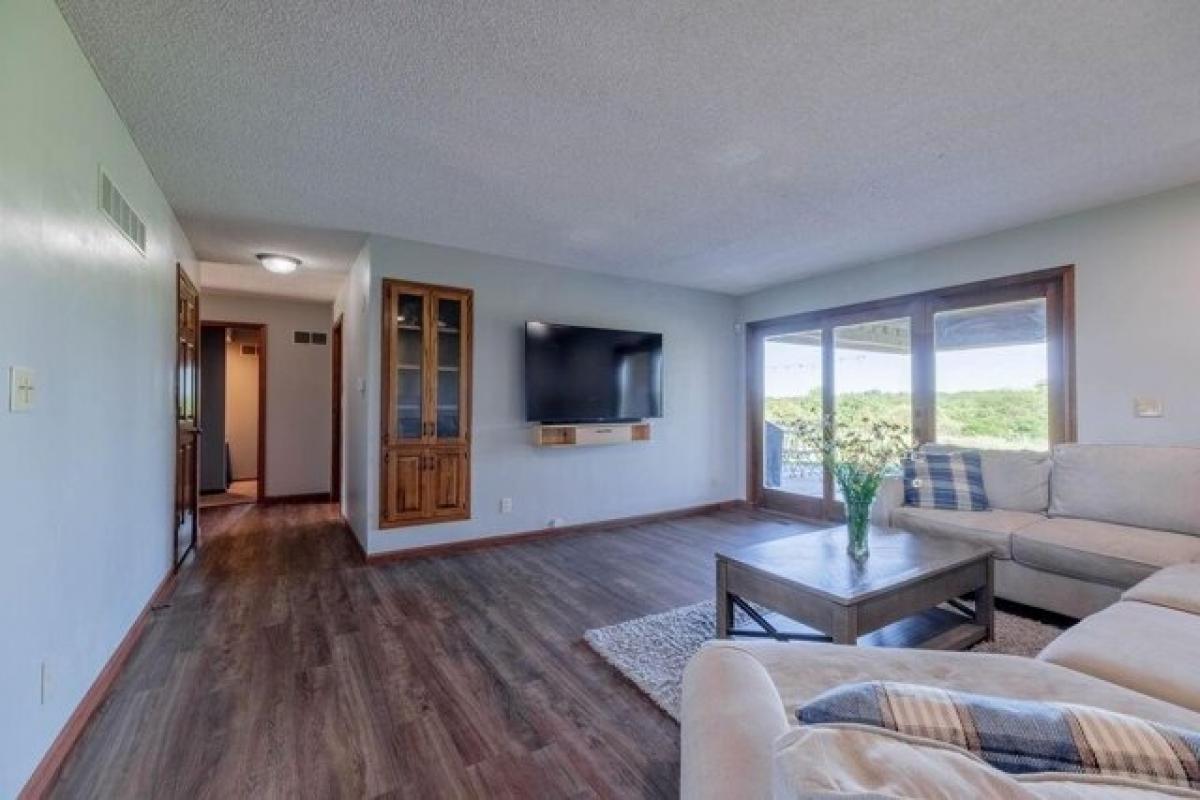 Picture of Home For Sale in Lecompton, Kansas, United States