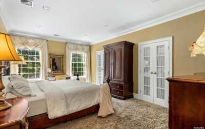Home For Sale in Dix Hills, New York