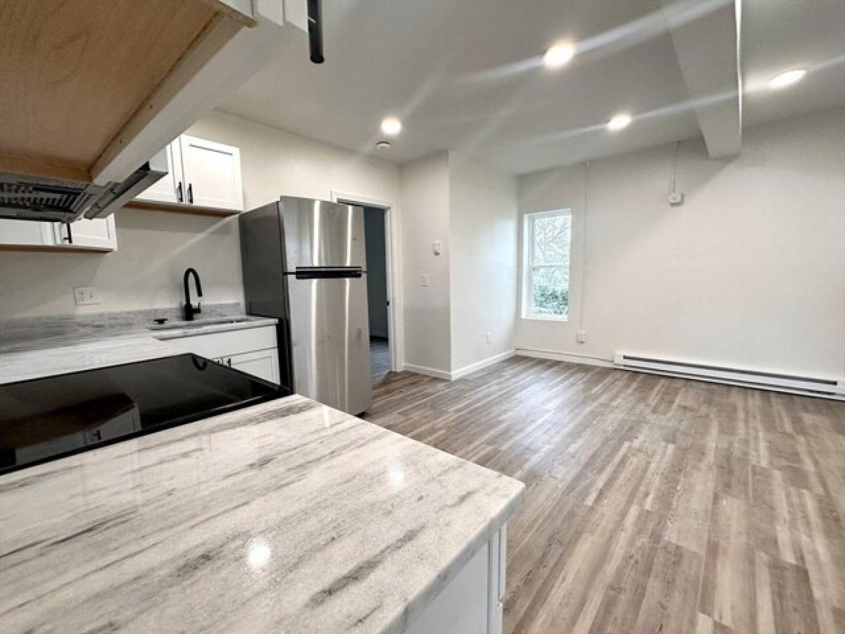 Picture of Home For Sale in Gardner, Massachusetts, United States