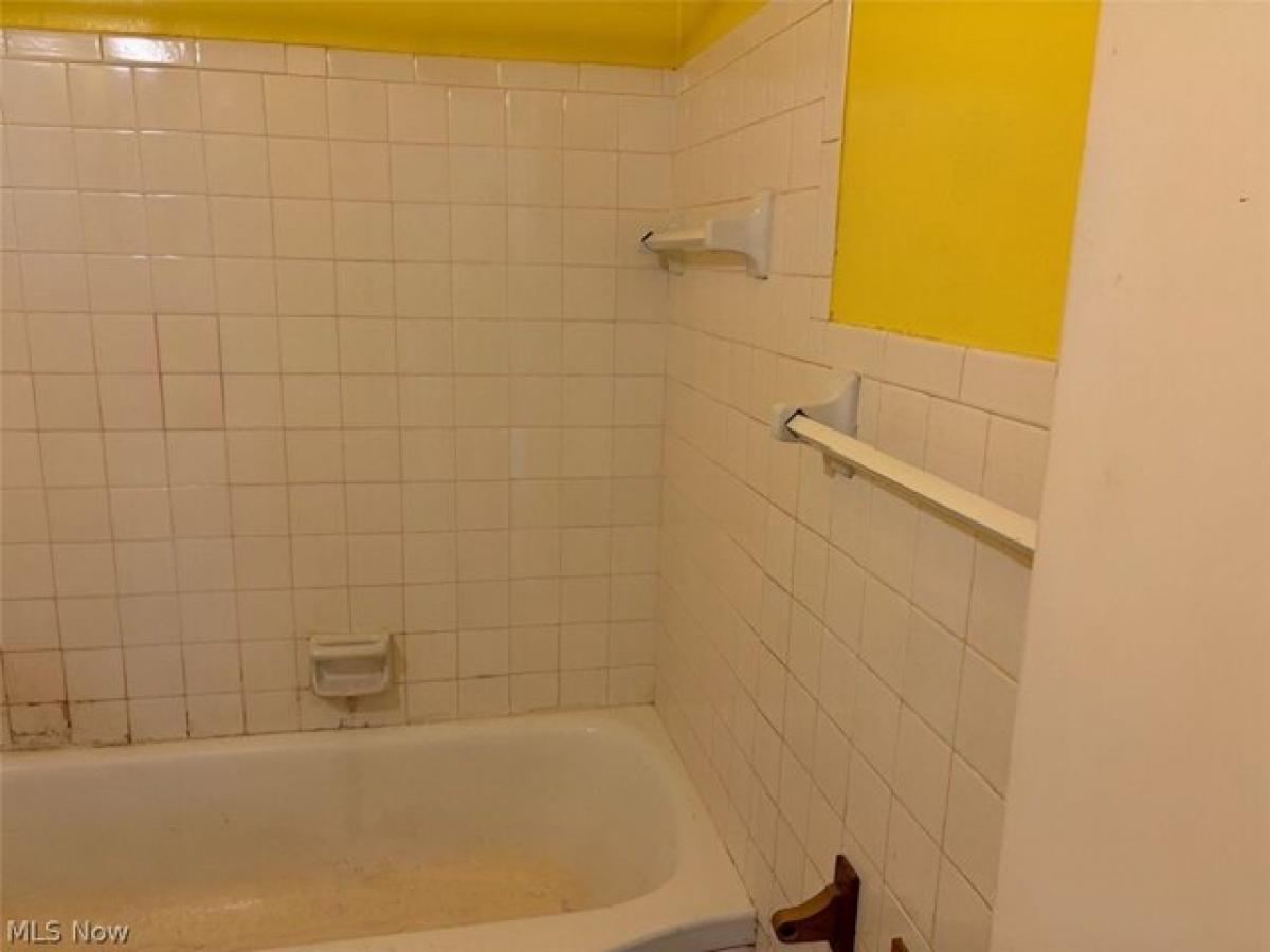 Picture of Home For Sale in Euclid, Ohio, United States