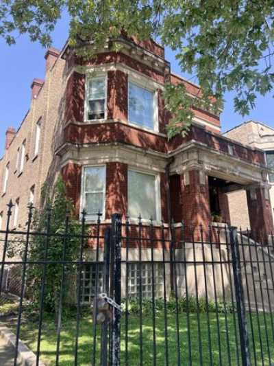 Home For Sale in Chicago, Illinois