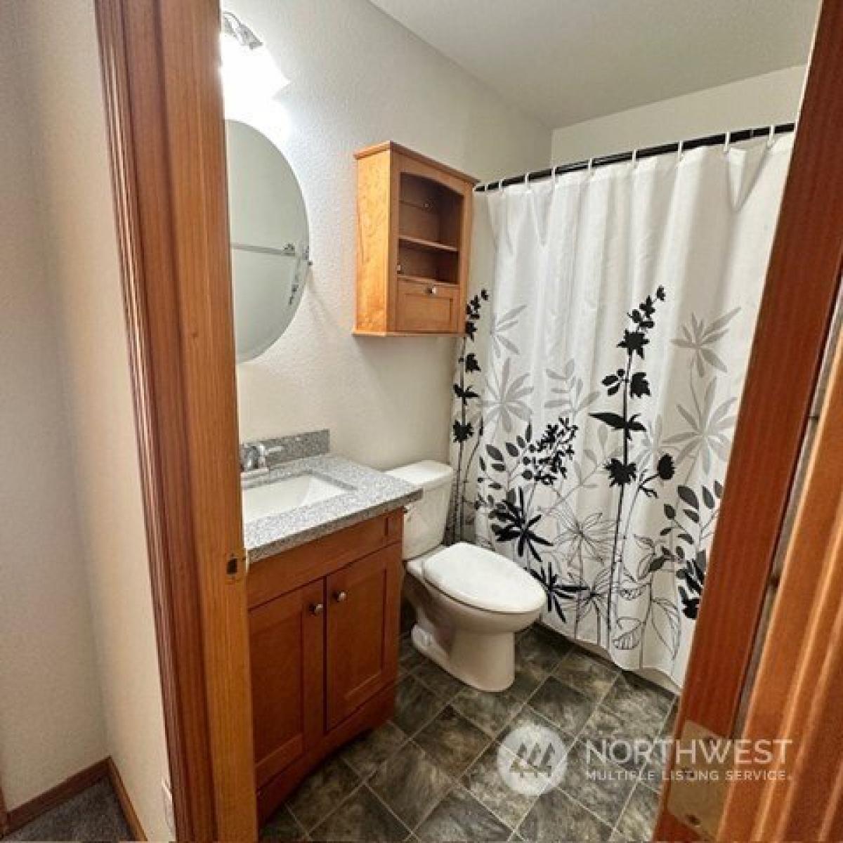 Picture of Home For Sale in Yelm, Washington, United States