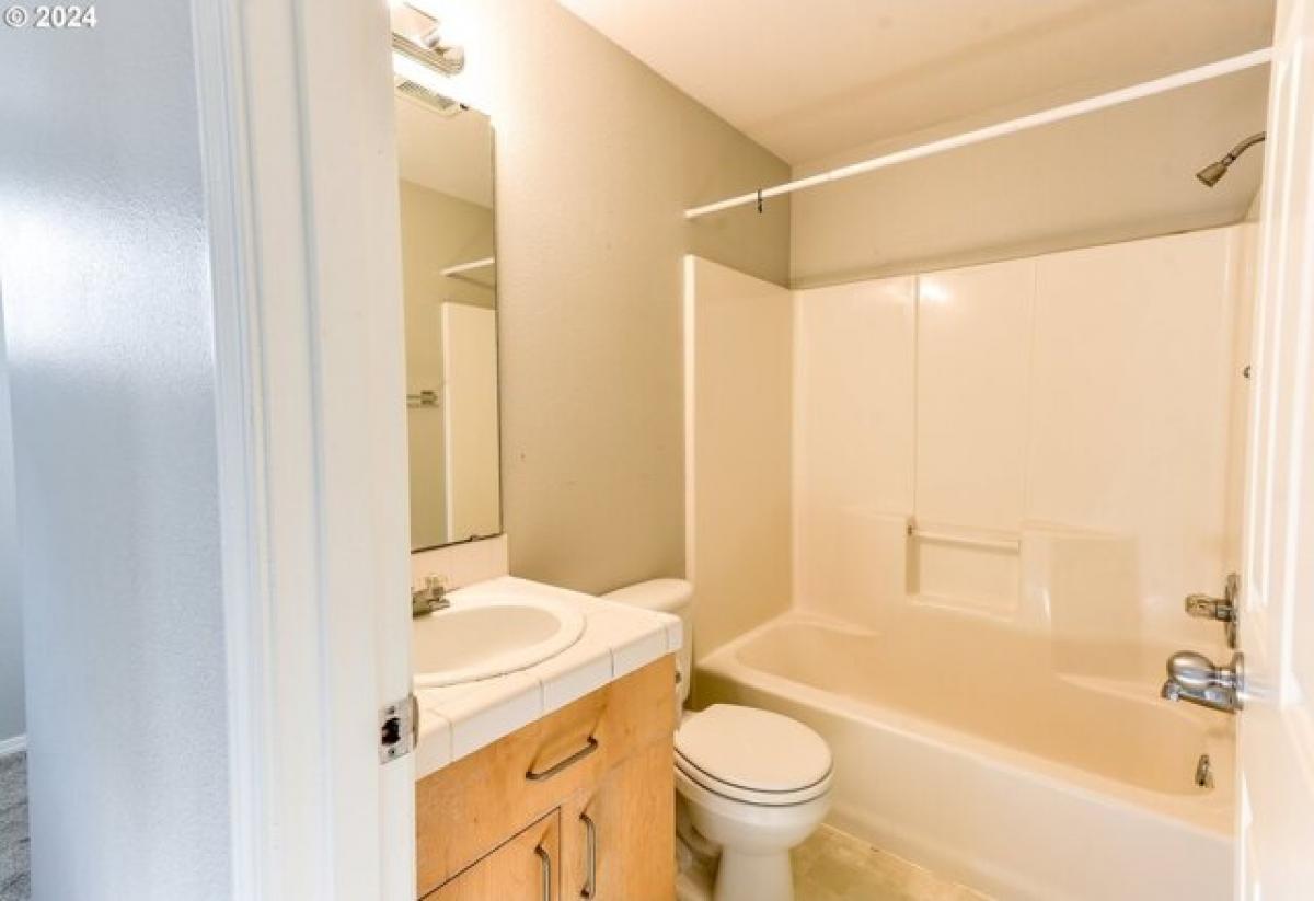 Picture of Home For Sale in Beaverton, Oregon, United States