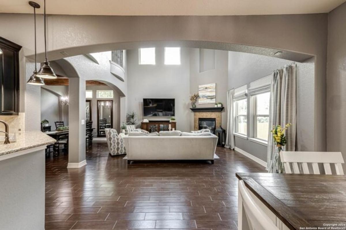 Picture of Home For Sale in San Antonio, Texas, United States