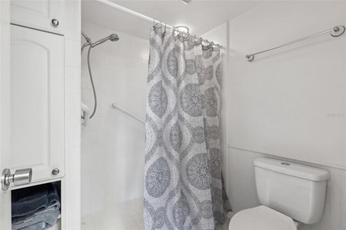 Picture of Home For Sale in Gainesville, Florida, United States