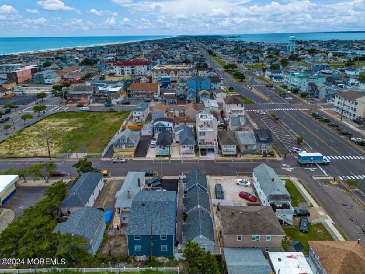 Picture of Home For Sale in Seaside Heights, New Jersey, United States
